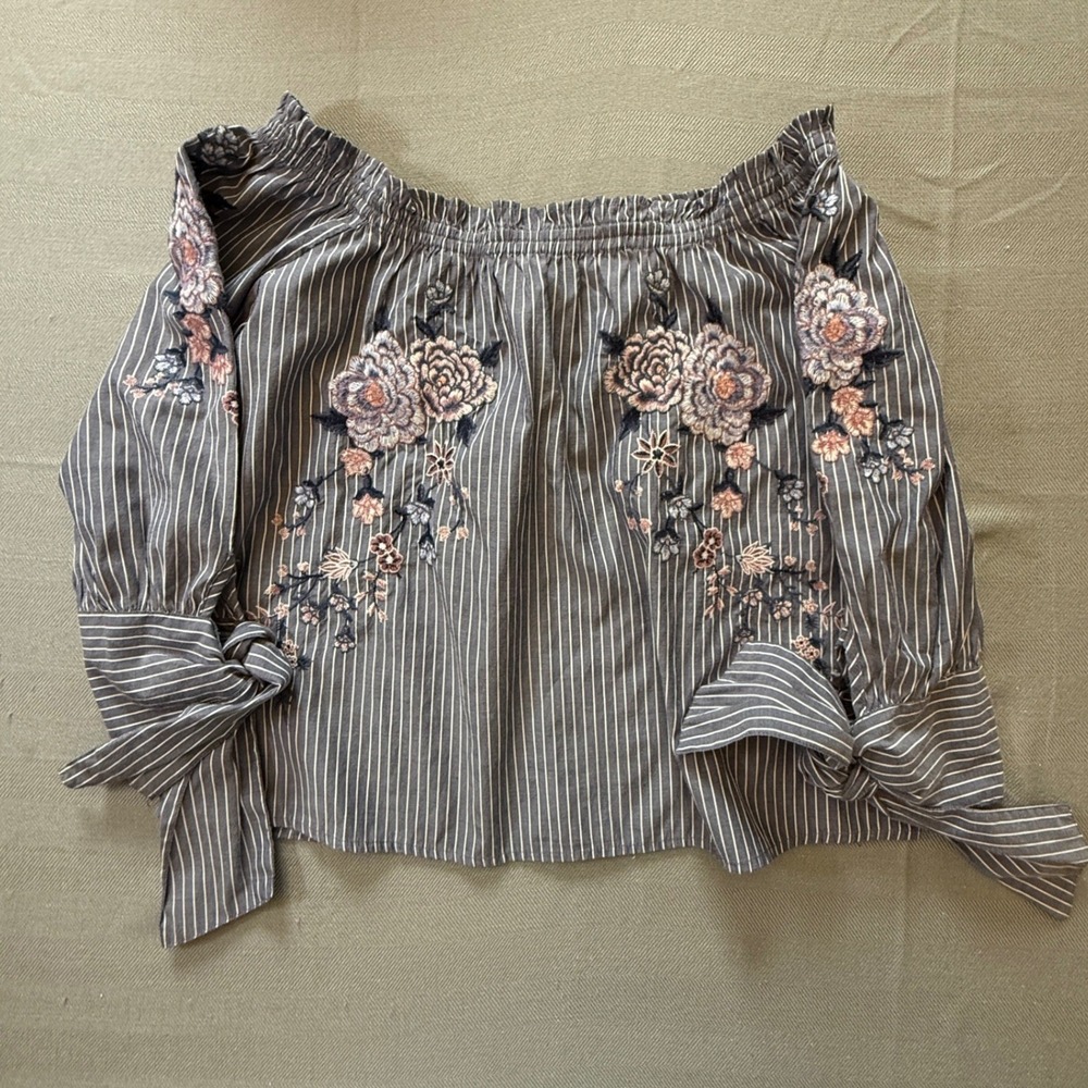 American Eagle Floral Embroidered Off Shoulder Striped Tie Cuff Top Blue XS 2144